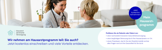 Ärztin mit Patienten in ihrem Zuhause mit der Unterschrift: Wir nehmen am Hausarztprogramm teil: Sie auch?